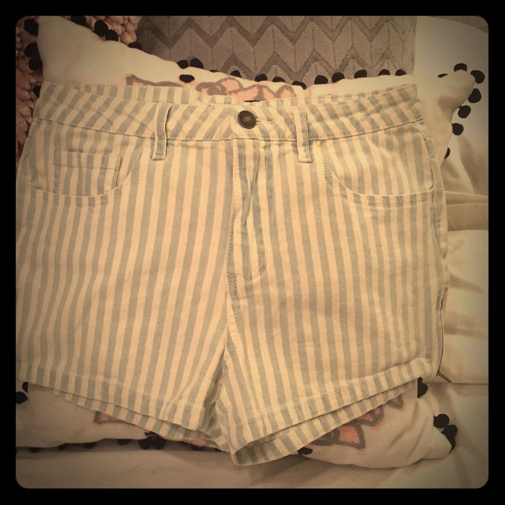 Blue White Striped Denim Shorts Zipper at thighs!